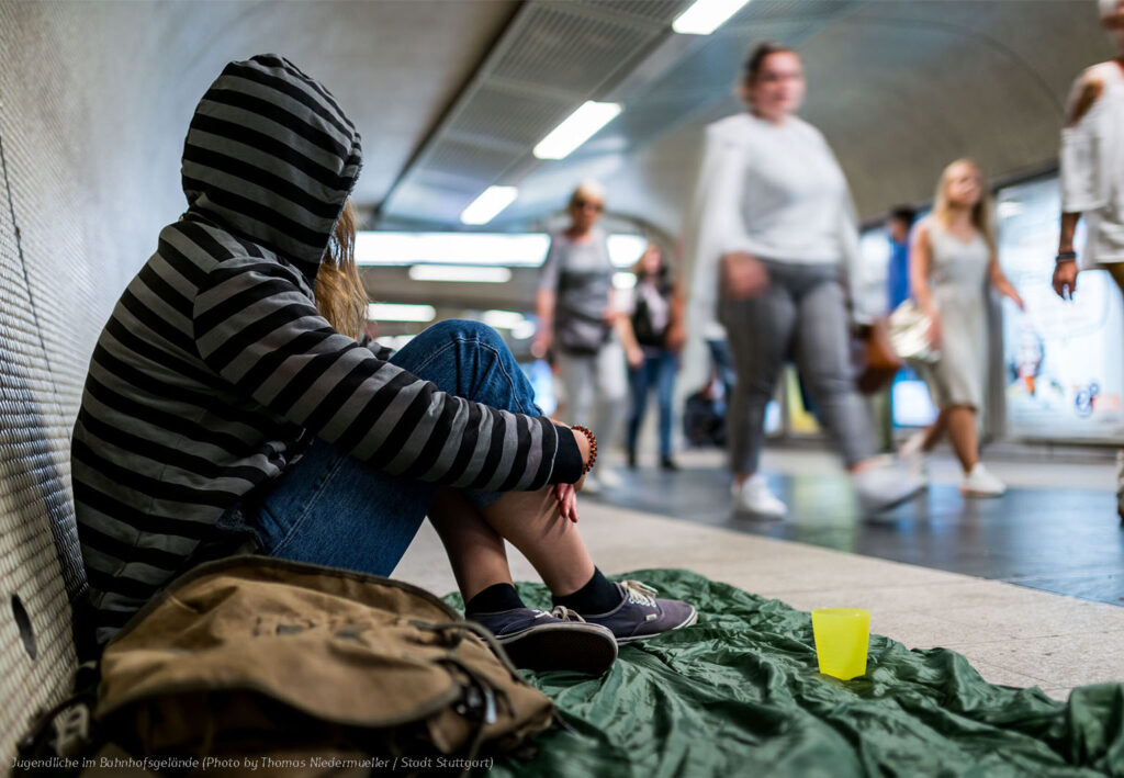 Jugendliche im Bahnhofsgelände (Photo by Thomas Niedermueller / Stadt Stuttgart)